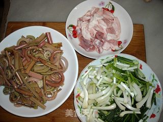 Stir-fried Pork Belly with Bracken Buckwheat Head recipe