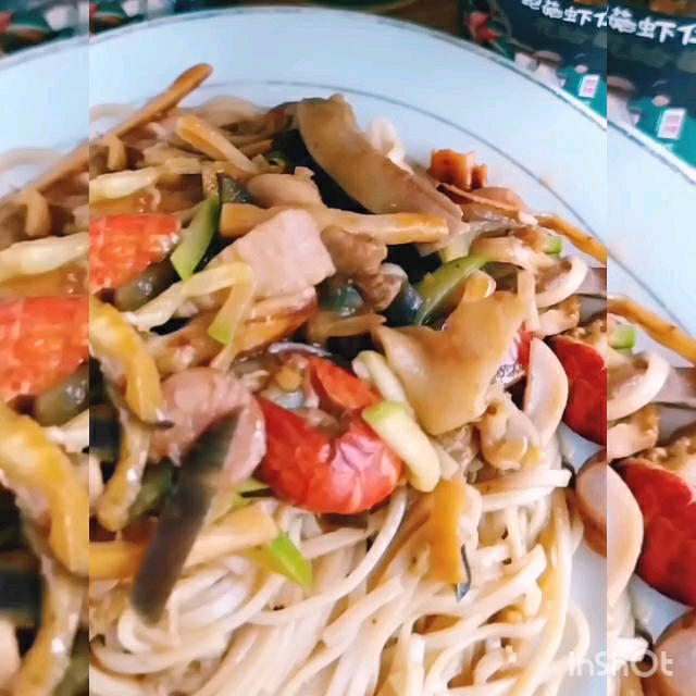 Fried Noodles with Seafood and Clam Sauce