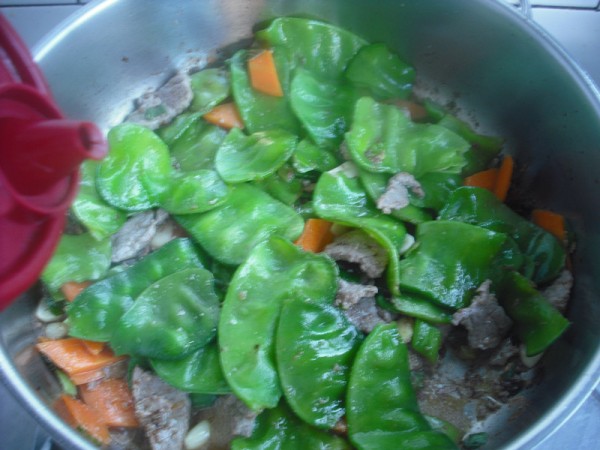 Stir-fried Beef with Pork Ears and Beans recipe