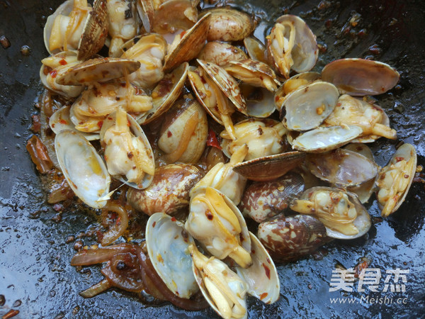 Quick Spicy Stir-fried Clams recipe