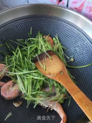 Stewed Shrimp with "radish" Shredded Carrot recipe