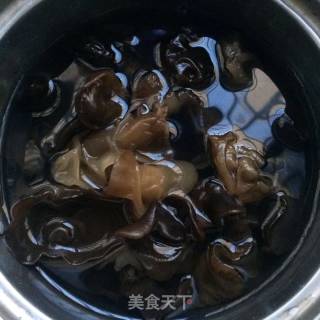 Stir-fried Fungus with Green Bamboo Shoots recipe