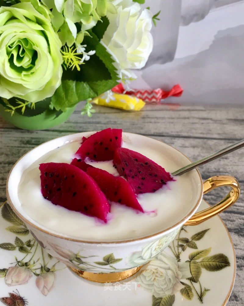 "lazy Meal" Dragon Fruit Yogurt Cup recipe