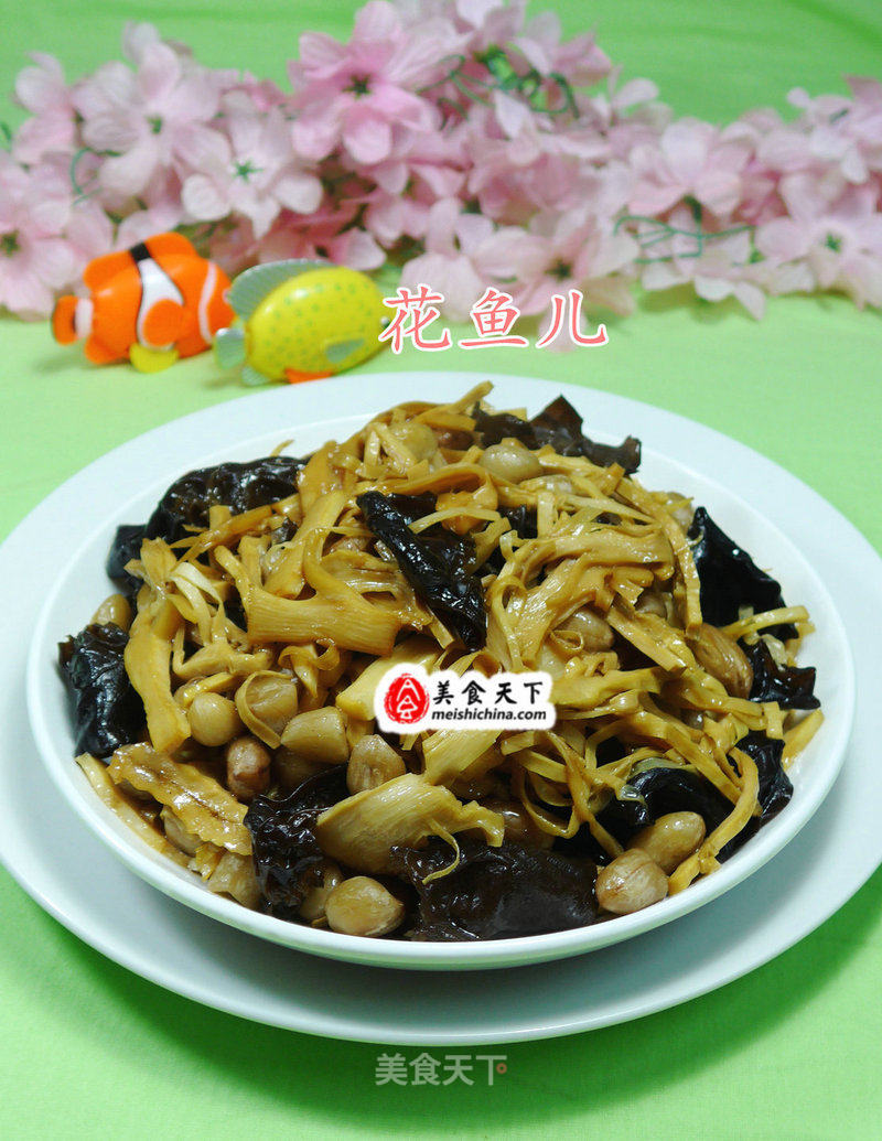 Stir-fried Bamboo Shoots with Black Fungus and Peanuts recipe