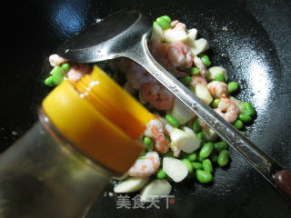 Stir-fried Edamame with Shrimp and Zizania White recipe