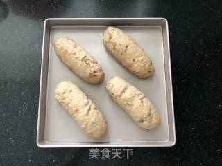 Soft European Buns with Wheat Germ and Red Dates recipe