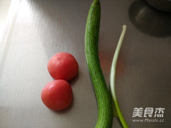 Tomato Loofah Soup recipe