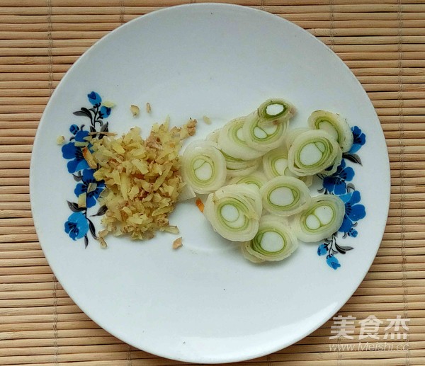 Fried Pumpkin with Nuts recipe