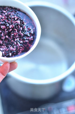 A Gorgeous Way to Eat Breakfast Porridge --- Coconut Fragrant Black Rice Fruit Porridge recipe