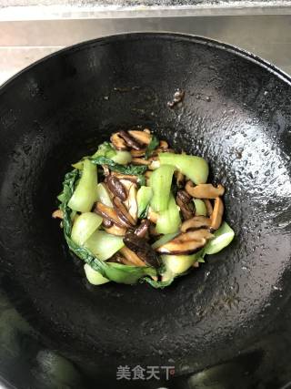 Stir-fried Rape with Mushrooms recipe
