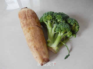 Broccoli with Lotus Root recipe