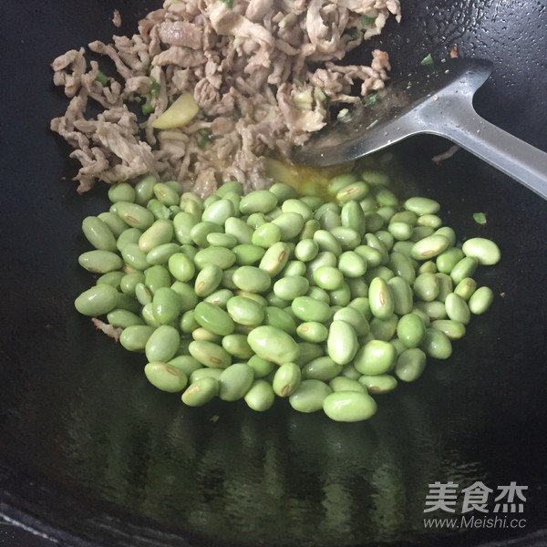 Stir-fried Shredded Pork with Fragrant Dried Edamame recipe