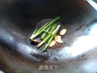 Braised Red Intestine Green Yuan recipe