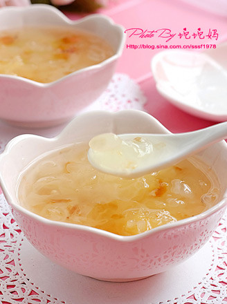 Stewed Tremella with Peach Gum and Soap Japonica Rice