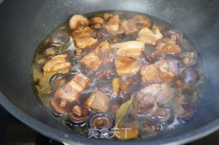 Braised Pork Belly with Pearl Mushroom recipe