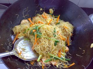 Stir-fried Rice Noodles with Curry Shrimp recipe