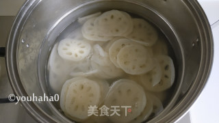 Sweet and Sour Grapefruit Mixed with Lotus Root Slices recipe