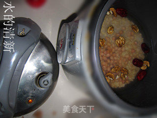 Nourishing Porridge with Nourishing Lungs and Beauty-walnut, Peanut, Red Date Porridge recipe