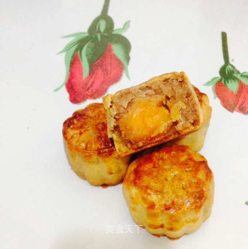 Mooncake with Lotus Seed Paste and Egg Yolk recipe