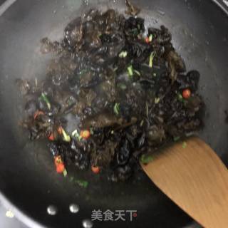 Scrambled Eggs with Fungus recipe