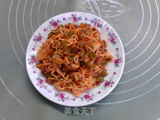 Instant Noodles with Tomato Sauce and Beef recipe