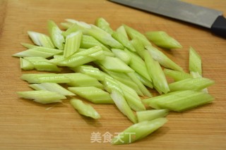 Stir-fried Celery with Red Ginseng recipe