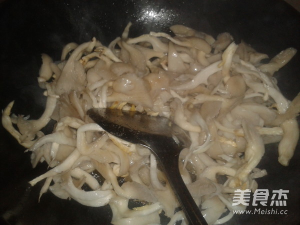 Stir-fried Mushrooms with Green Peppers recipe