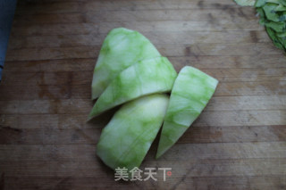 Stir-fried Sweet and Sour Green Pepper and Watermelon Peel recipe