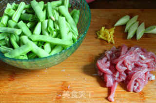 Braised Noodles with Beans recipe