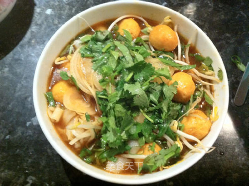 Simple and Undiminished Vietnamese Fish Ball Pho