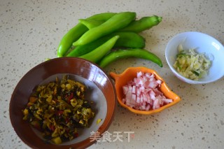 Stir-fried Chili with Sauerkraut recipe