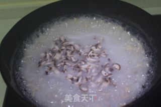 Nutritious Breakfast-mushroom Chicken Congee with Pan-fried Steamed Buns recipe