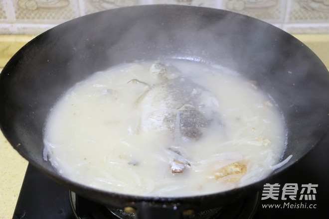 Carp Soup with Shredded Radish recipe