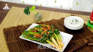 In The Hot Summer, Try The Super Refreshing Green Onion Kimchi! recipe