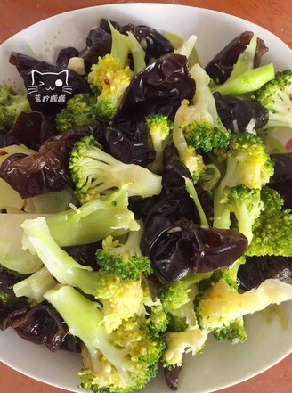 Broccoli with Fungus (cold Dish) recipe