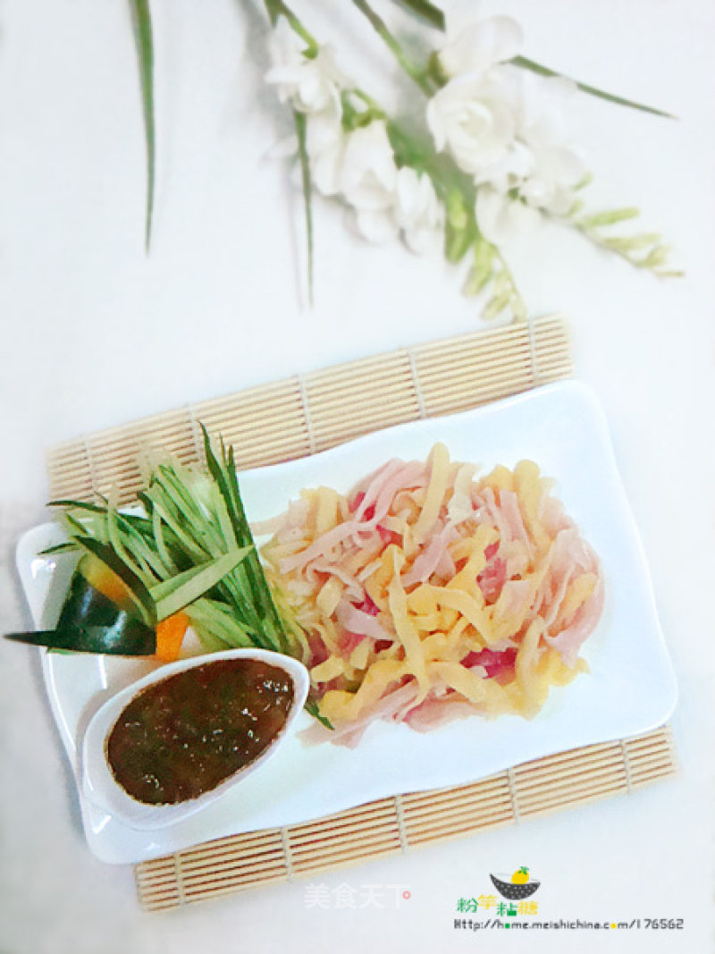 Colorful Fruit Fried Noodles with Hoisin Sauce recipe