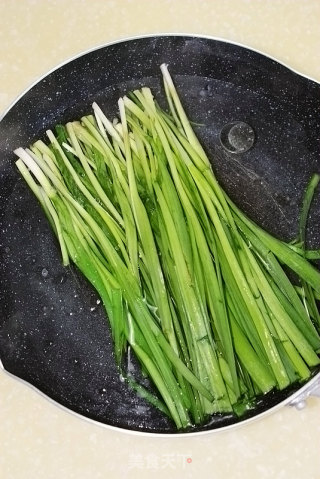 【noodles Mixed with Leeks】--intestine Cleansing and Healthy Vegetables in Spring recipe