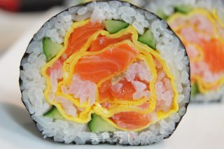 [momo New Year's Eve Dishes] Assorted Rose Sushi Salmon Sashimi recipe