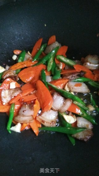 Stir-fried Green Pepper with Braised Pork Belly recipe