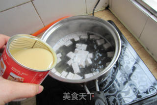 Sweet Taro Soup with Chicken Feces and Vine recipe