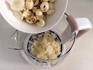 Tremella, Lotus Seed and Lily Soup recipe