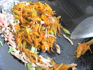 Daylily Noodles (treatment of Fresh Yellow Flowers) recipe