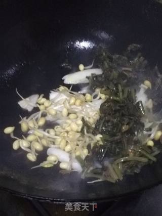 Potherb Mustard Fried Soybean Sprouts recipe