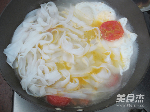 Egg Hor Fun with Fresh Eggplant and Egg recipe