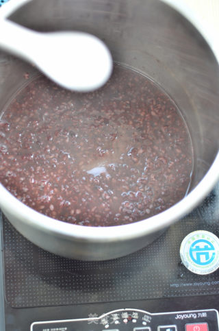 A Gorgeous Way to Eat Breakfast Porridge --- Coconut Fragrant Black Rice Fruit Porridge recipe