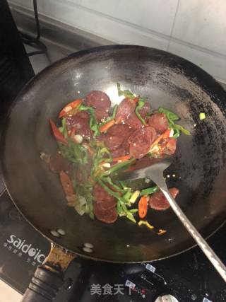 Stir-fried Sausage with Green Peppers recipe