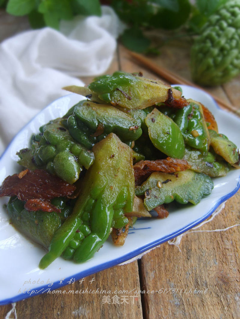 Stir-fried Bitter Gourd with Dace in Black Bean Sauce recipe