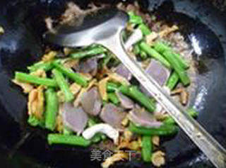 Stir-fried Goose Gizzards with Mustard and Plum Beans recipe