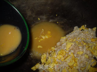 Fried Enoki Mushroom with Egg recipe