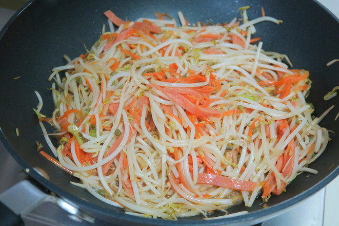 Stir-fried Carrot and Ham with Bean Sprouts recipe